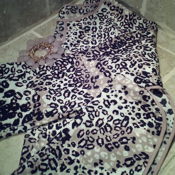 🎈SALE🎈 Animal Print KeyholeTop