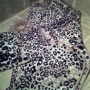 🎈SALE🎈 Animal Print KeyholeTop