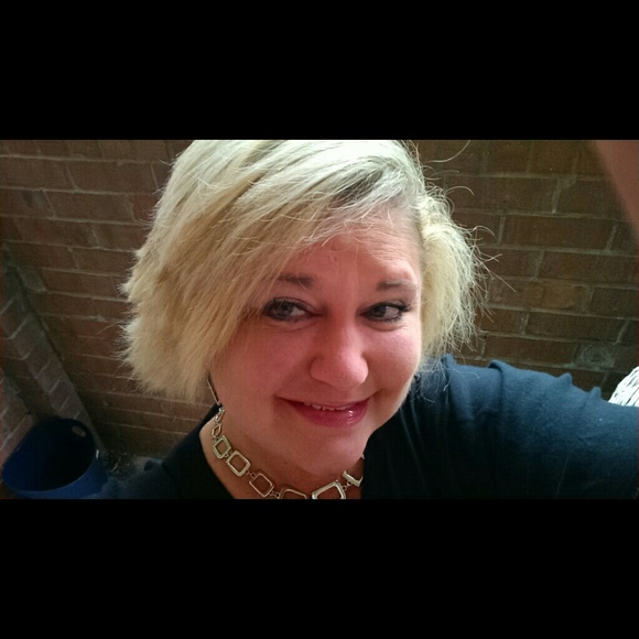 Meet your Posher, Heather - Picture 2 of 2