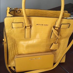 NWOT Michael kors Dillion set TRADE