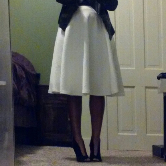 J.O.A Textured Midi Skirt