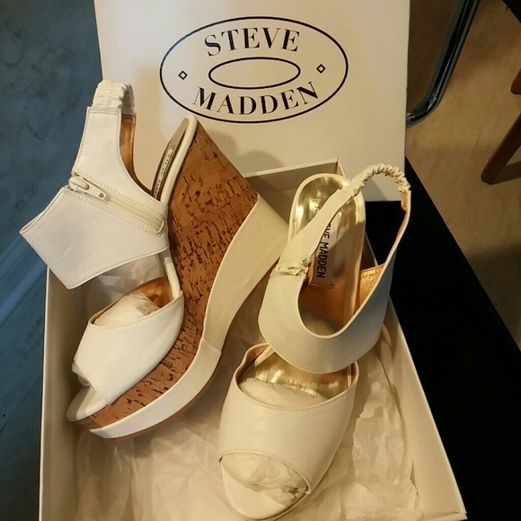 Steve Madden Gloryia Wedge