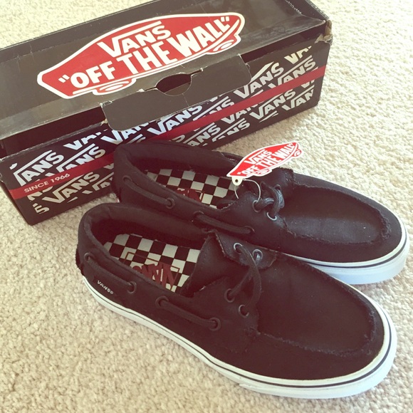 Brand new black vans!!