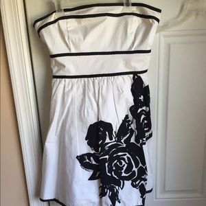 Black and White Dress Floral Pattern