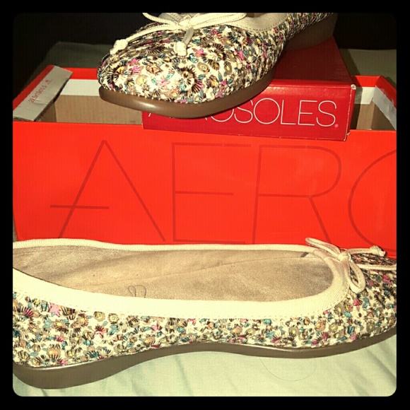 🌹Brand new in box aerosoles stitch and turn flats