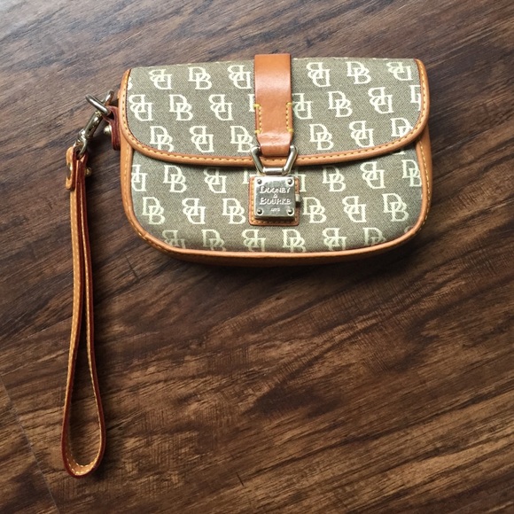 Dooney & Bourke clutch