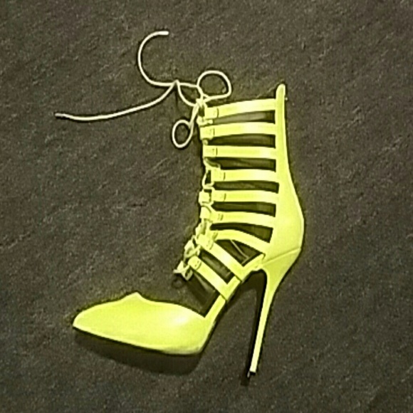 Steve Madden pump