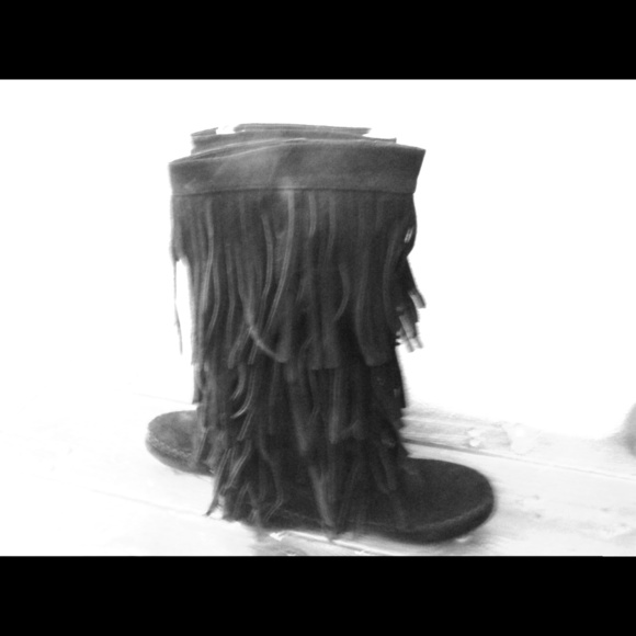 Shoes - Black moccasin fridge side zip boot.