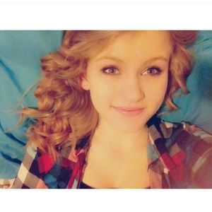 Meet your Posher, Alyssa