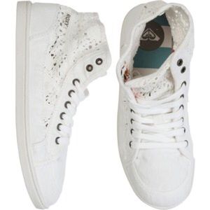 Adorable Roxy crochet sneakers NWT