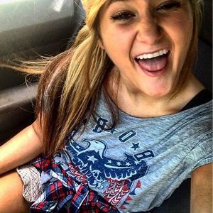 Meet your Posher, Caitlyn