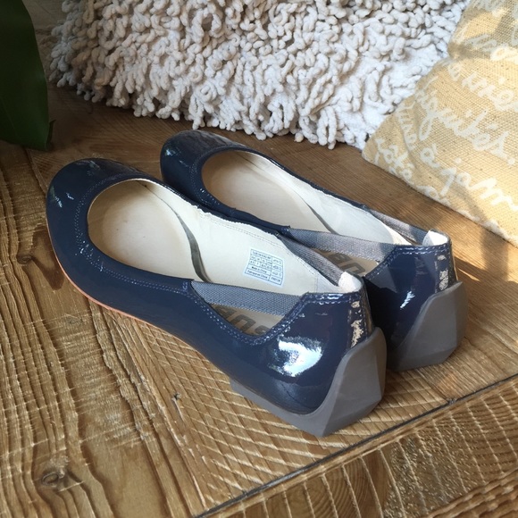 ⭐️SOLD⭐️ Tusbo grey patent leather flats - Picture 2 of 4