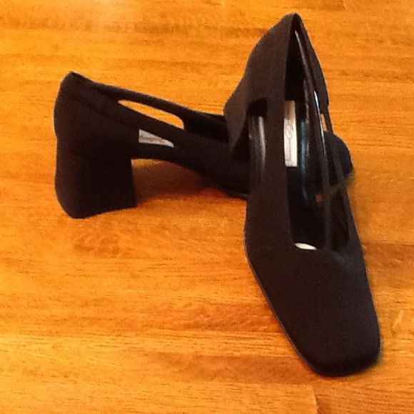 Very cute black chunky heels