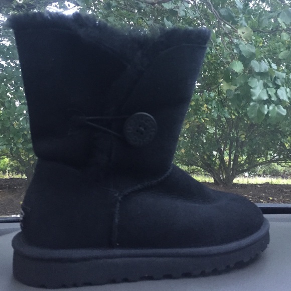 Size 7 bailey button short ugg - Picture 2 of 4