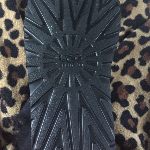 Size 7 bailey button short ugg - Picture 3 of 4