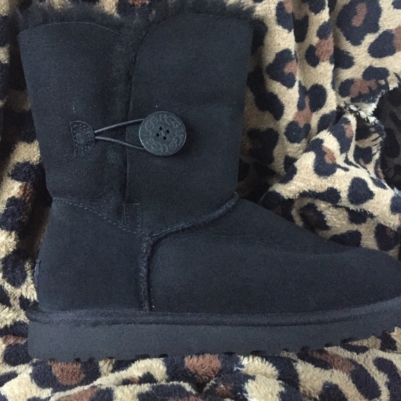Size 7 bailey button short ugg - Picture 4 of 4