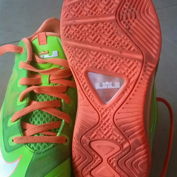 LeBron shoes - Picture 3 of 4