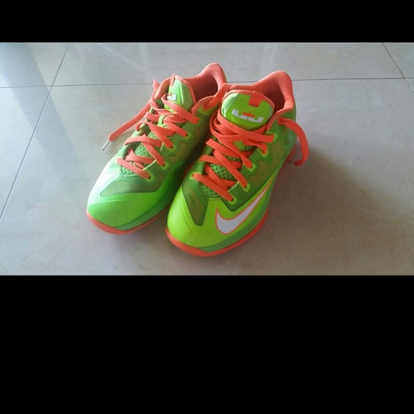 LeBron shoes - Picture 4 of 4