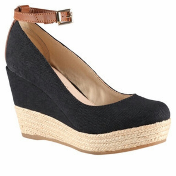 ❤❤❤ SOLD❤❤❤ Aldo wedges with ankle strap