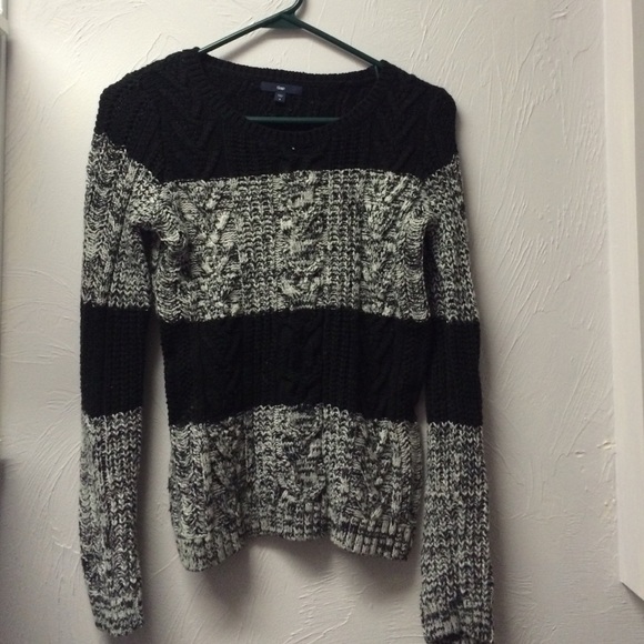 Gap sweater