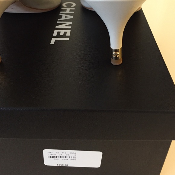 SOLD- 💯Authentic Chanel Pump - Picture 3 of 4