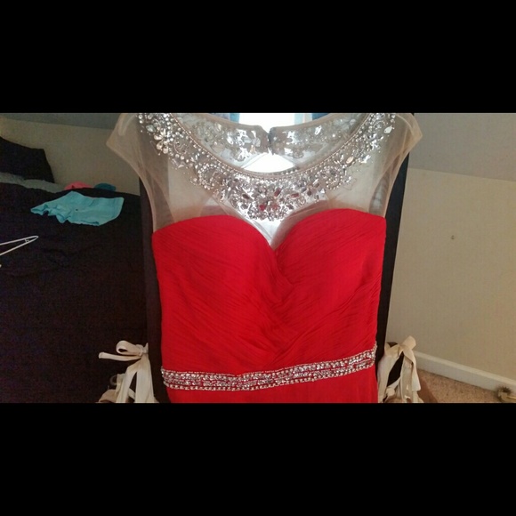 ?Bright red prom dress. - Picture 2 of 4