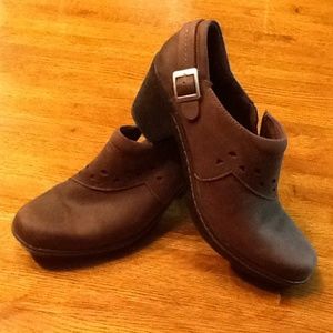 Cute leather Clark's bendables