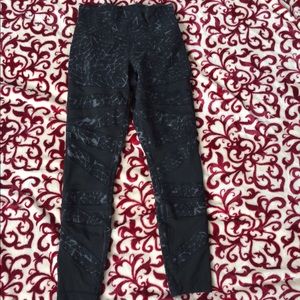 Lululemon mesh high times leggings size 6