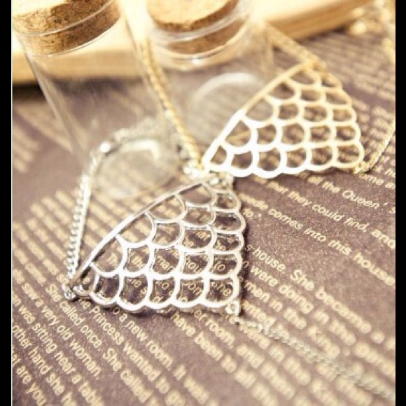 NEW Cute Bracelet and ring hand chain Gold/silver - Picture 2 of 3