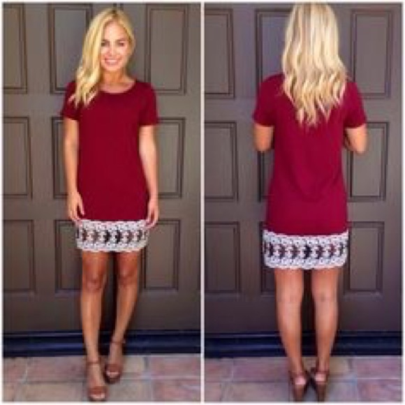 Red bodycon dress with lace accent - Picture 1 of 3