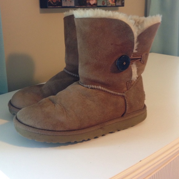 Gently-Used, Ugg's "Bailey Button" Chestnut boot