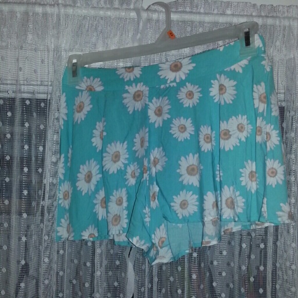 Flowy aqua daisy print shorts - Picture 4 of 4