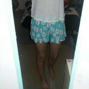 Flowy aqua daisy print shorts