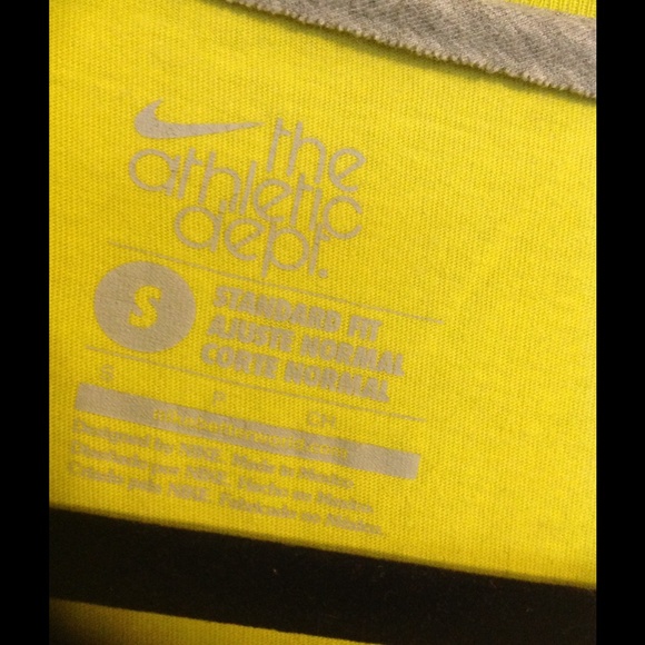 Barely Worn NIKE T-shirt! - Picture 2 of 3