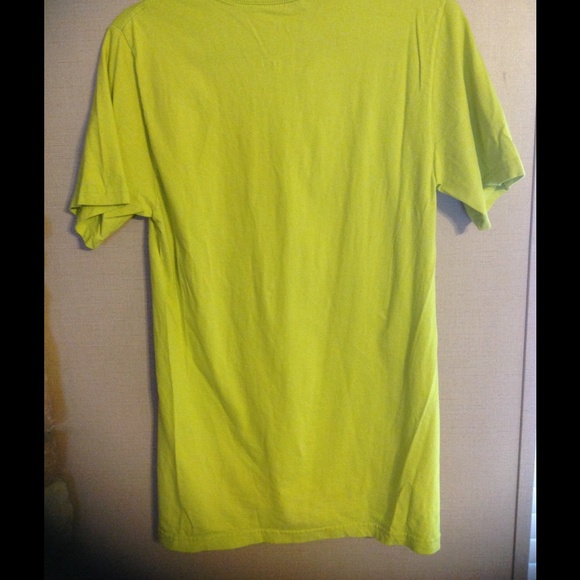 Barely Worn NIKE T-shirt! - Picture 3 of 3