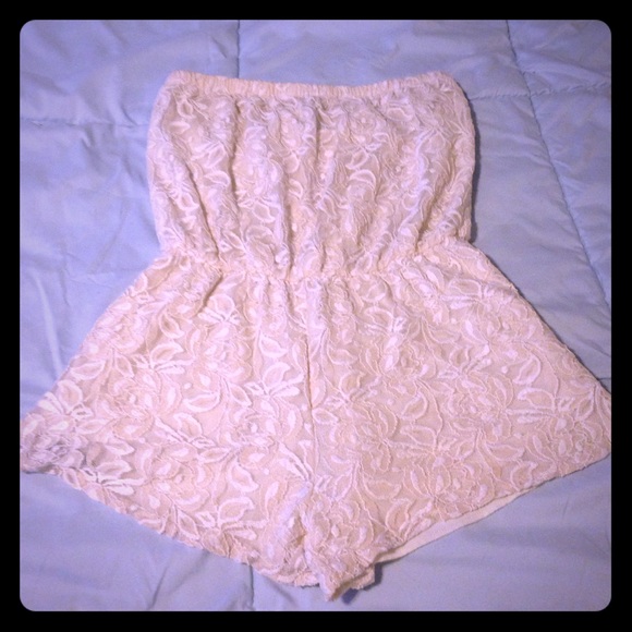 Roxy Dresses & Skirts - Off White Roxy Lace Romper