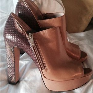 Vince Camuto leather and embossed shoetie.