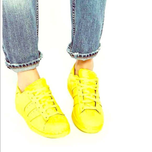 Yellow Pharell supercolor Adidas