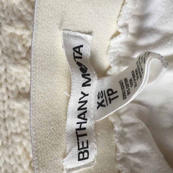 White skirt - Picture 4 of 4