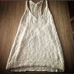 White knitted tank top