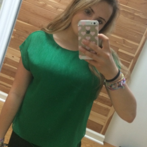 Super cute green top!