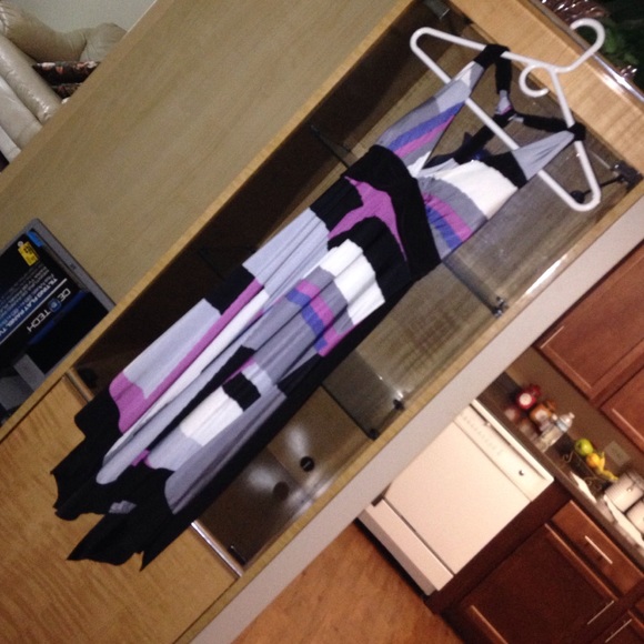 Dress - Picture 4 of 4