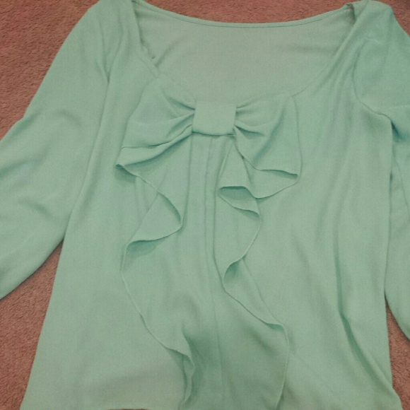 Light green bow quarter length  blouse top