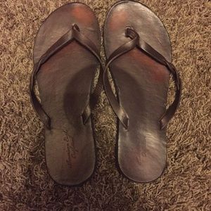 Brown American Eagle flip flops