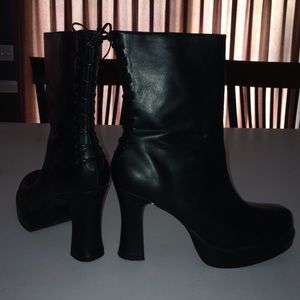 Lace up detail black boots