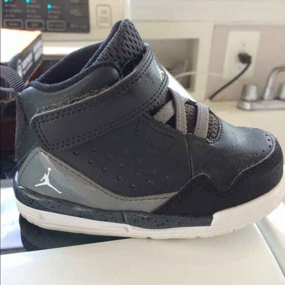 Toddler Jordan with hallogramm