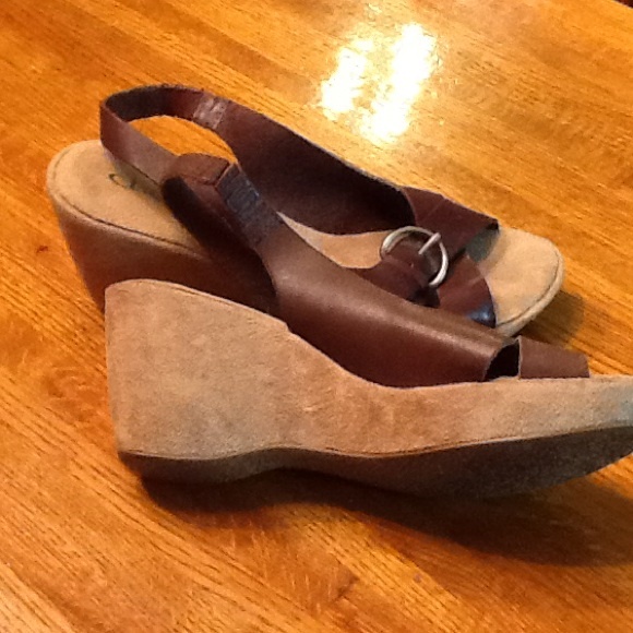 Nice leather wedge sandals by CLLAUNDRY