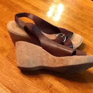 Nice leather wedge sandals by CLLAUNDRY