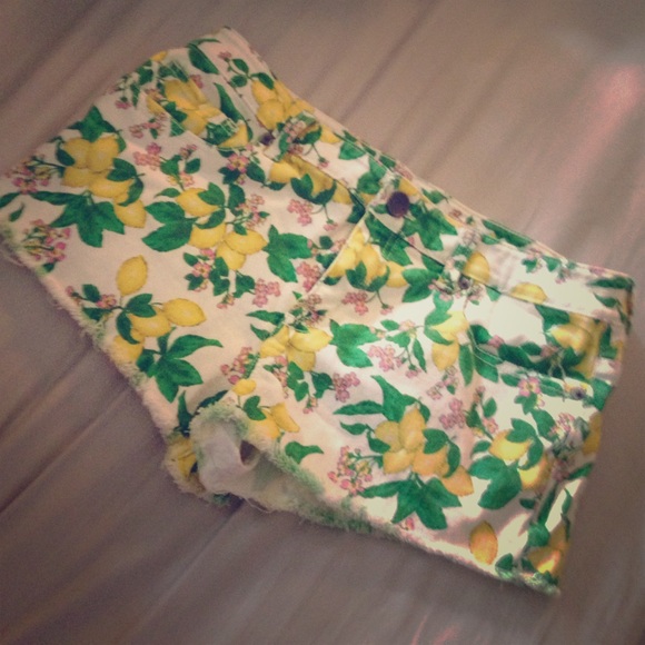 NWOT VS London Jean Shorts