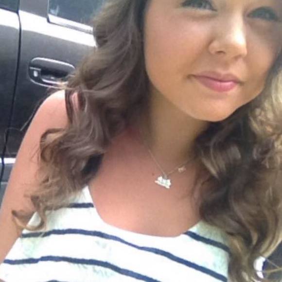 Meet your Posher, Danielle - Picture 1 of 1